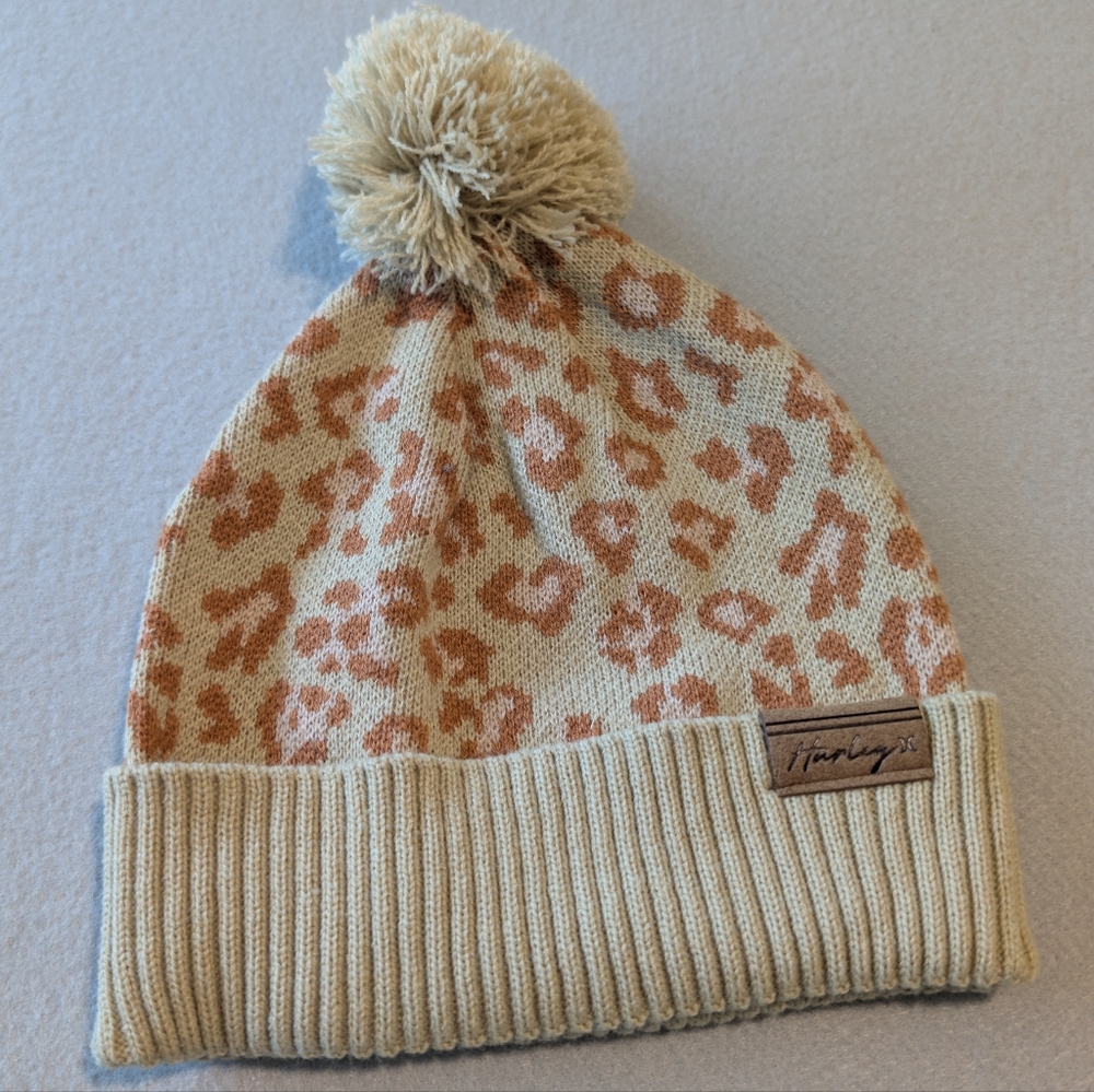 Hurley Women's Vermont Knit Leopard Print Cuff Beanie with Pom-Pom Neutral Cream